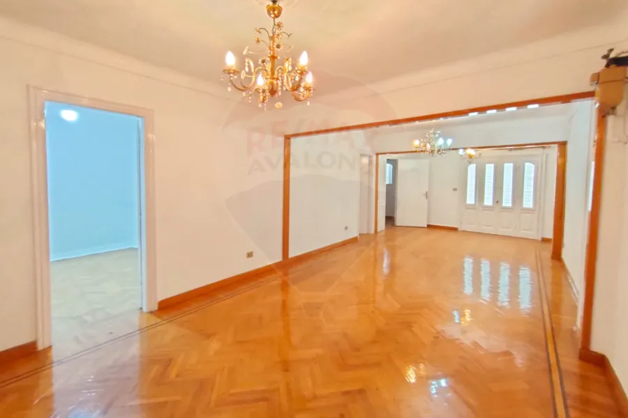 شقة للإيجار 150 م  ثروت (خطوات من ش ابوقير)