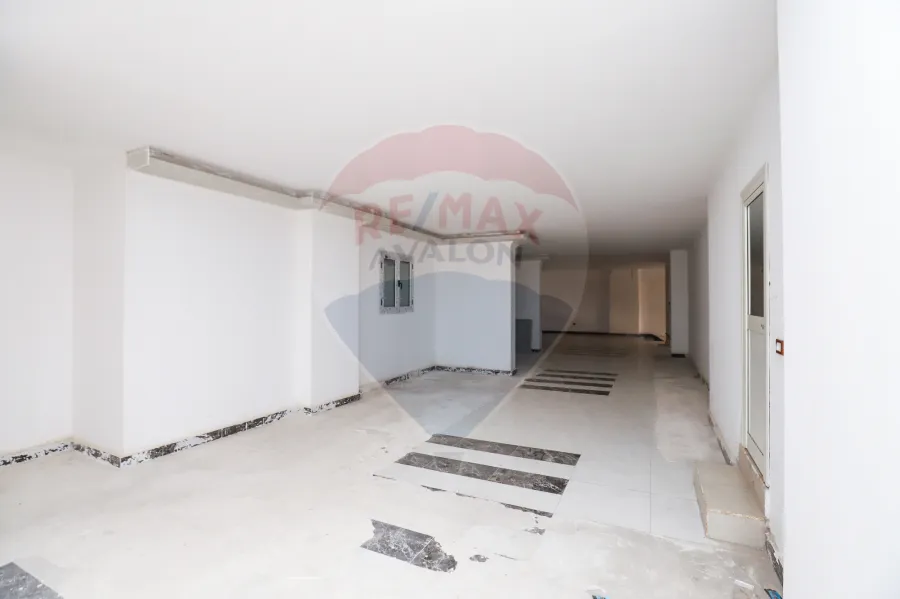 محل تجارى + ميزان للايجار 1800 م فيكتوريا  ( شارع احمد بن حنبل متفرع من جميلة ابو حريد )