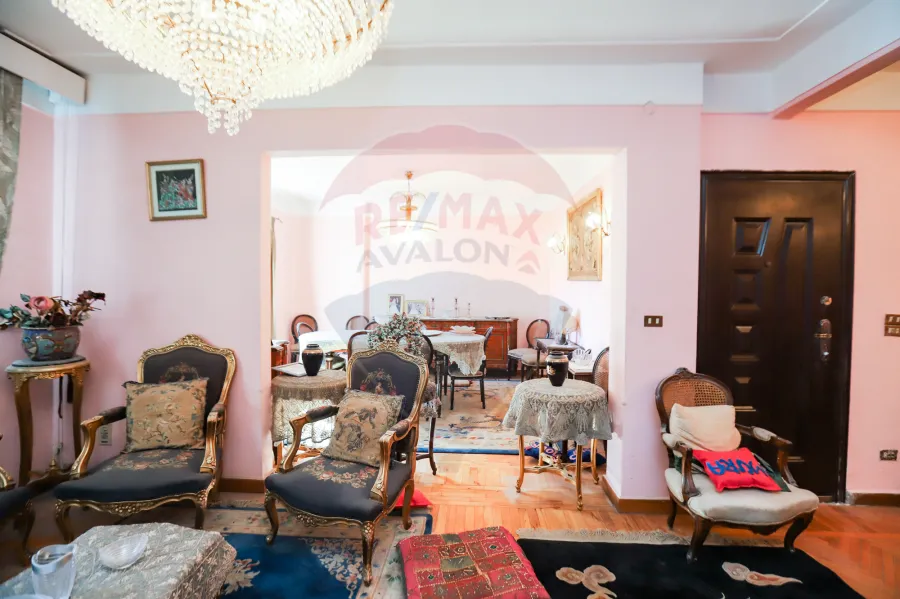 شقة للبيع 200 م كفر عبده (ش علي باشا ذو الفقار)