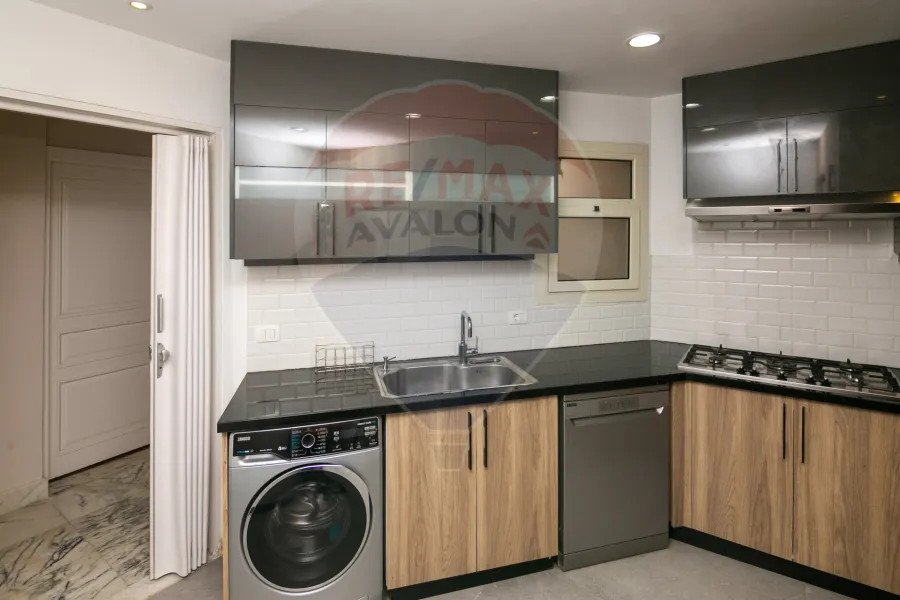 شقة للبيع 215 م رشدي (شارع سوريا - عمارة براند)