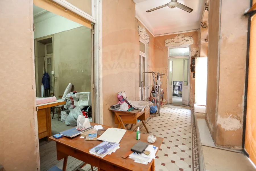 Mezzanine 400m for rent Camp Chezar (Port Saied St.)