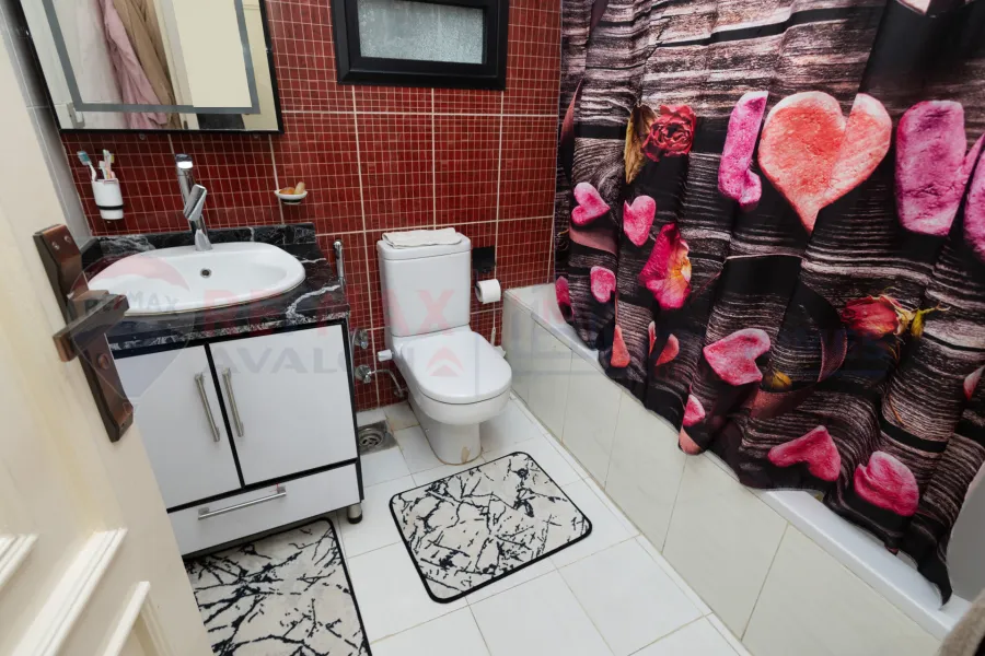 شقة للبيع 175 م لوران (تاني نمرة من ش الاقبال)