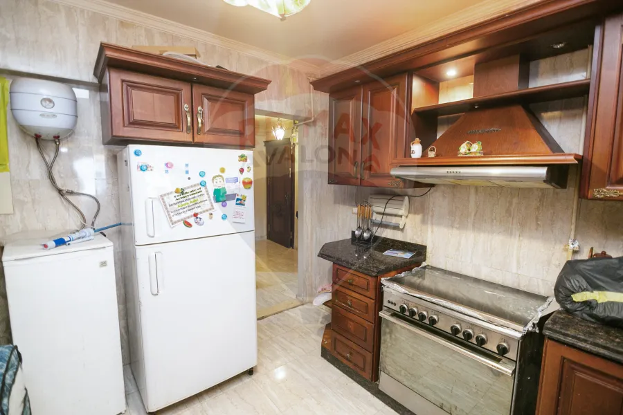 شقة للبيع 233 م كفر عبده (ش سكينة بنت الحسين)