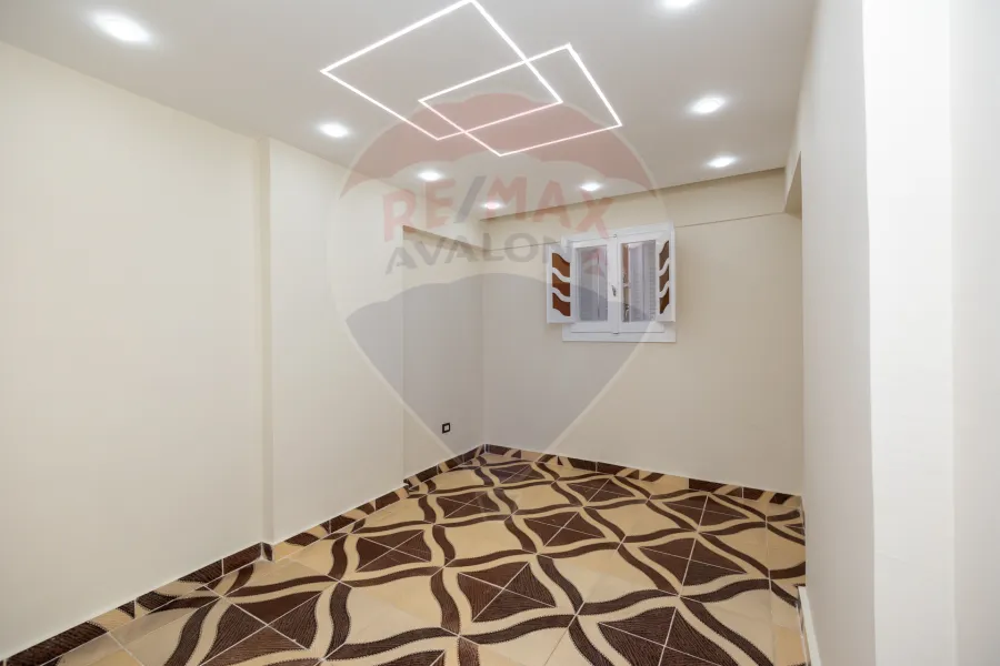 شقة للبيع 115 م ميامي (متفرع من ش قائد الاسراب)