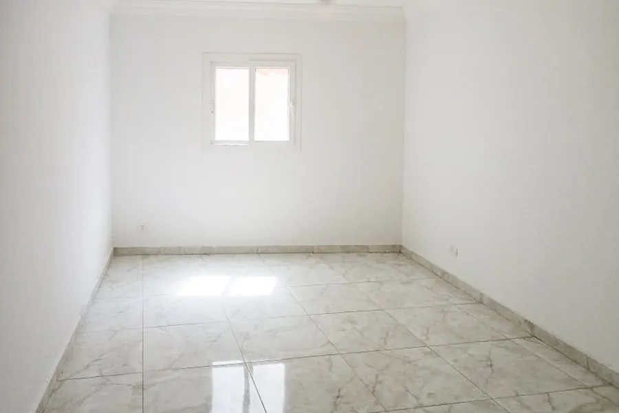 شقة للبيع 80م سيدي جابر الشيخ (علي الترام مباشرة) تصلح عيادة