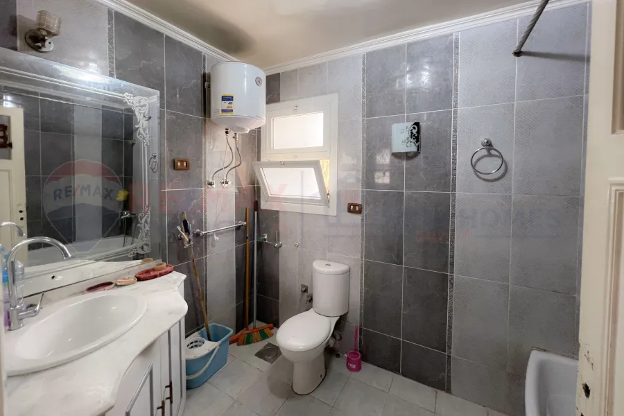 شقة للبيع 165 م رشدي (علي الترام مباشرة)