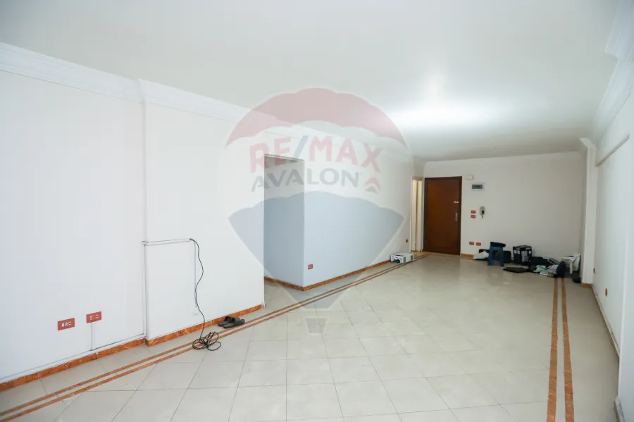 شقه للايجار 175 م كامب شيزار (خطوات من البحر - تري البحر جانبي)