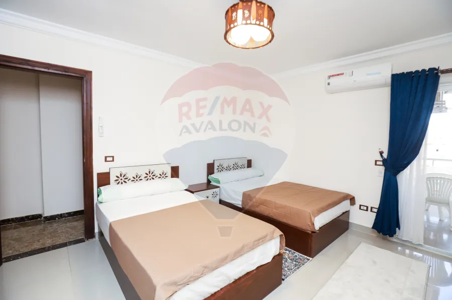 شقة للإيجارالمفروش 160 م لوران (ش شعراوي - خطوات من البحر)