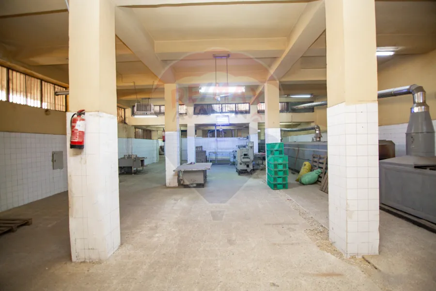 Factory for sale 750 m Al-Ras Al-Sawda (steps from Mostafa Kamel St.)