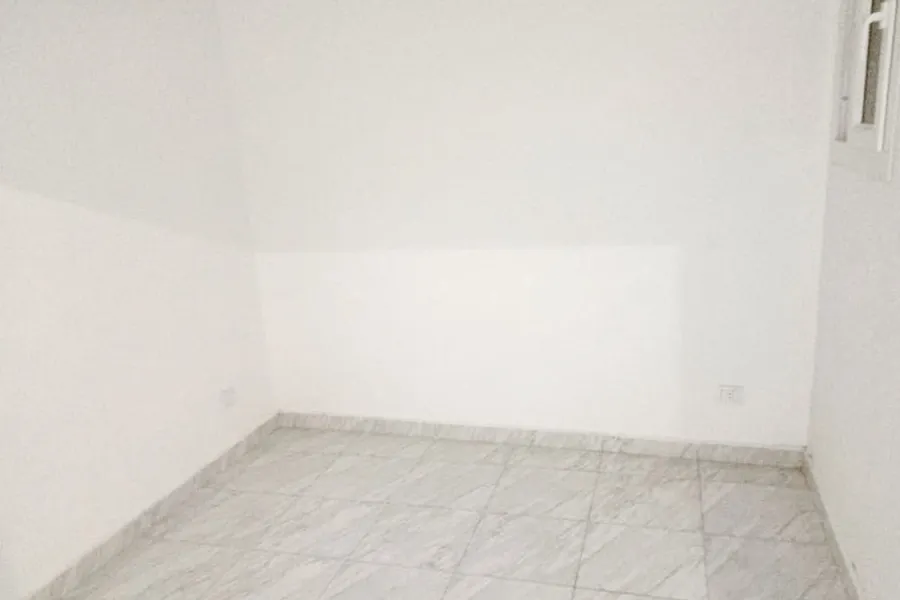 شقة للبيع 80م سيدي جابر الشيخ (علي الترام مباشرة) تصلح عيادة