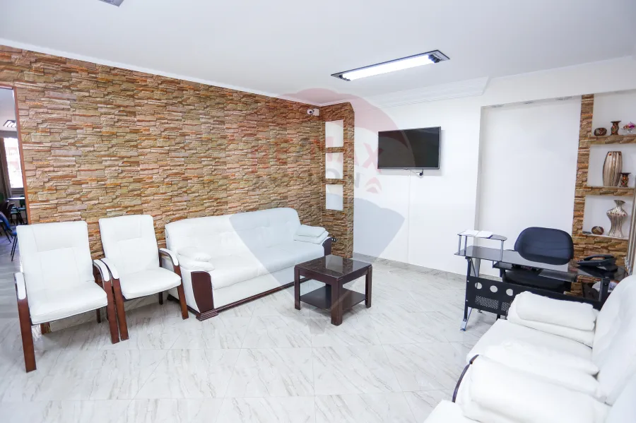 Administrative Office for rent 125m Janacklees ( Elsalam Interbuild Tower - Abu Qir St.)