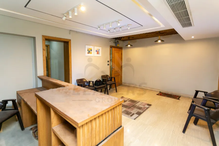 شقة للبيع 250 م الشاطبي (علي الترام مباشرة - خطوات من البحر)