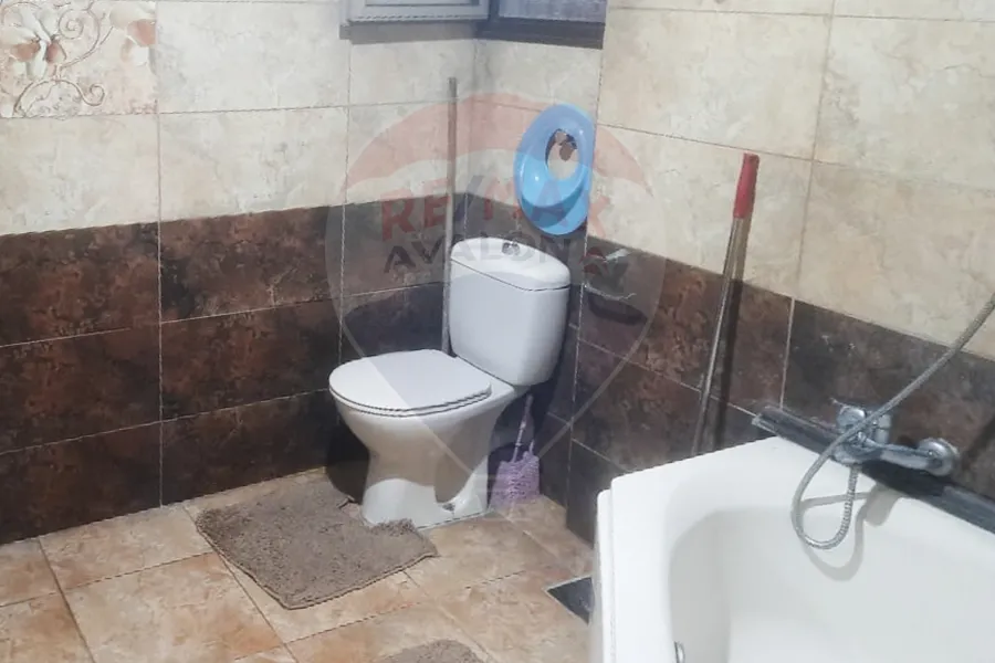 شقة للبيع 135 م ميامي (ش جمال عبد الناصر)