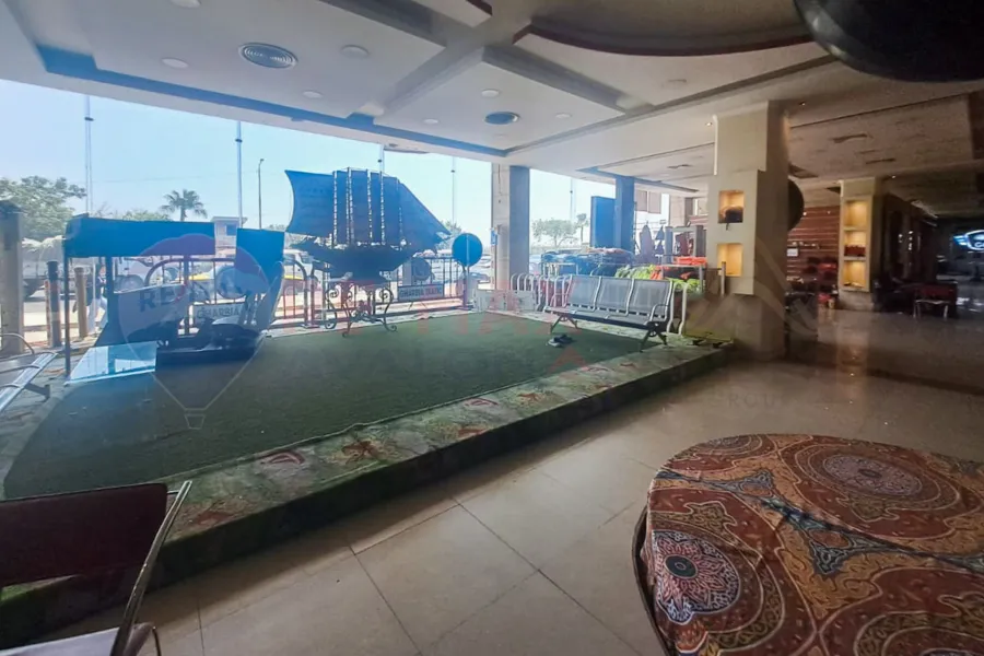 Administrative unit for rent 1,800 m Airport (beside Talaat Moustafa Hospital)