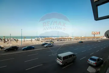 شقة للبيع 120 م لوران  (على البحر مباشرة)