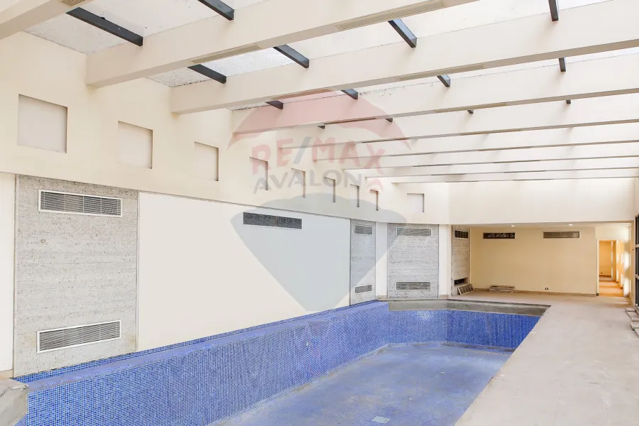 شقه للبيع 235 م سموحة (شارع فوزي معاذ الرئيسى)