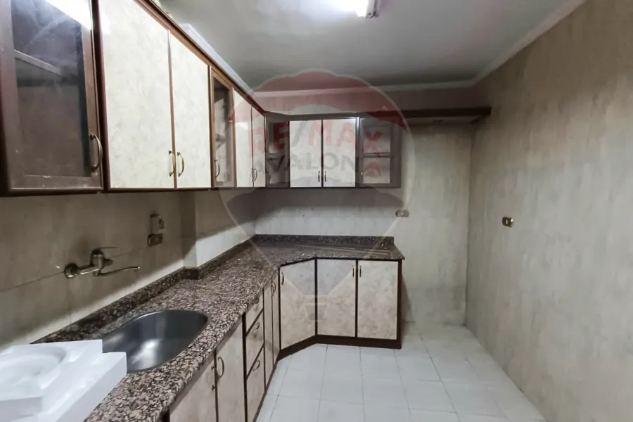 شقة للبيع 206 م جليم (بجوار قصر المجوهرات)