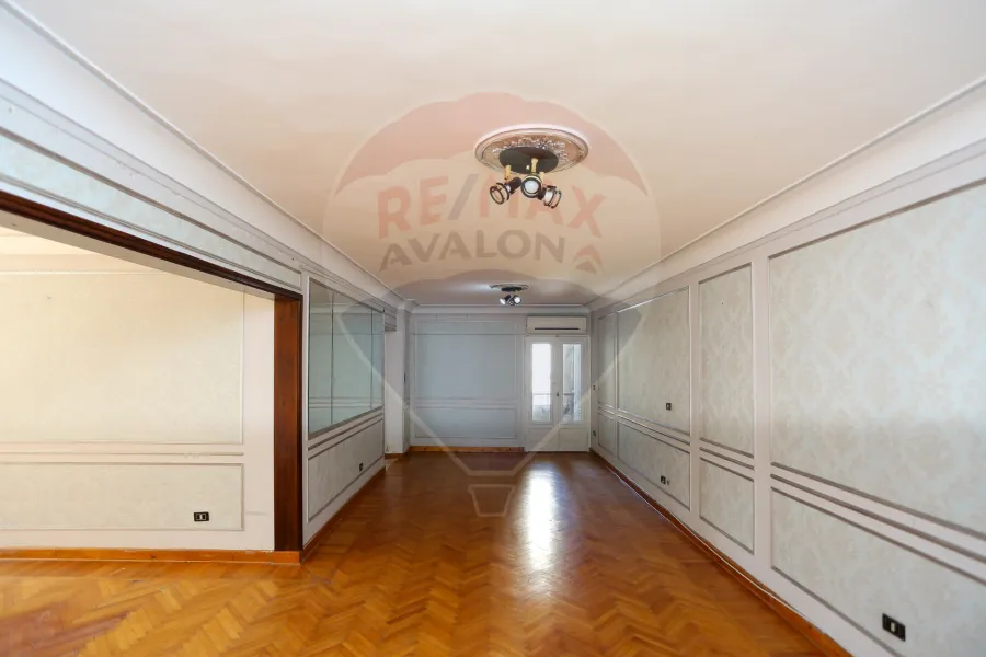 شقة للايجار 170 م كفر عبده (ش سكينة بنت الحسين)