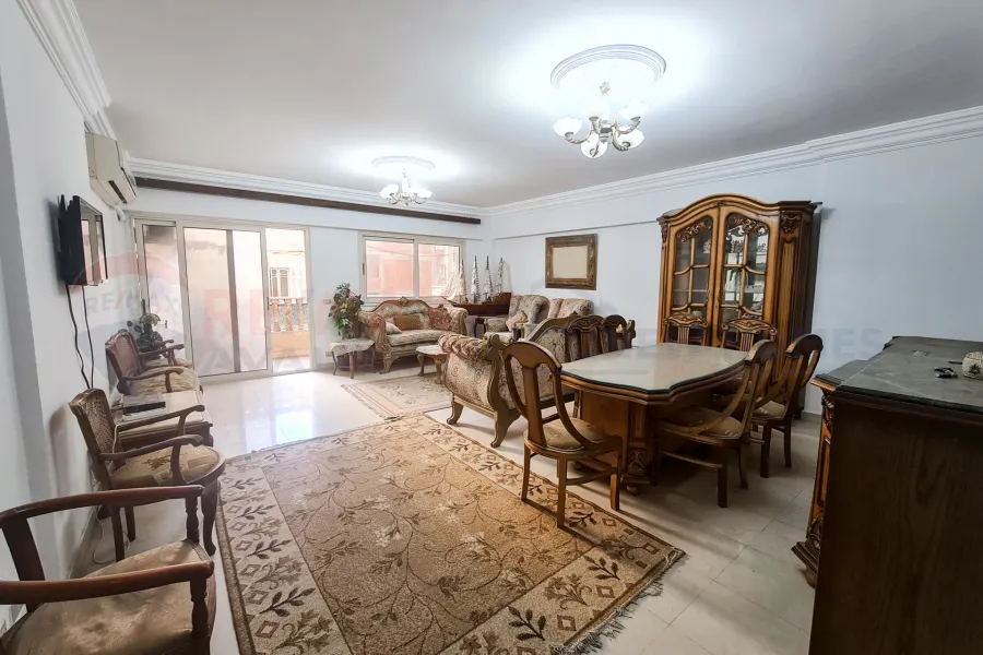 شقة للإيجار السنوى المفروش 150 م لوران (تالت نمرة من البحر)