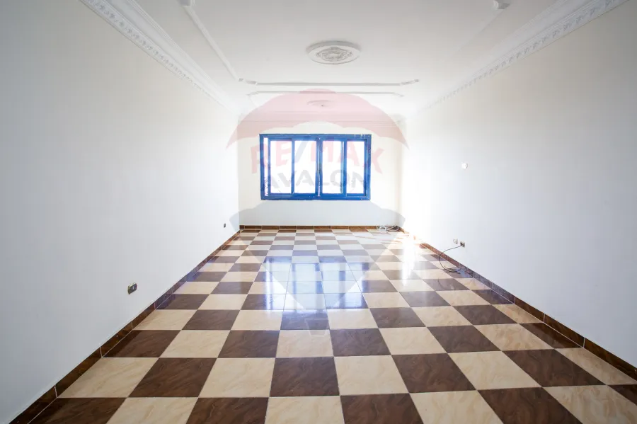 شقة للإيجار 200 م سموحة ( كوبرى 14 مايو- فيو مفتوح على نادى سموحة)