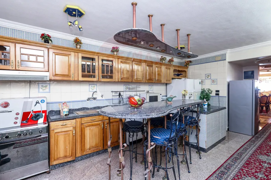 شقة للبيع 500 م المندرة (علي البحر مباشرة)