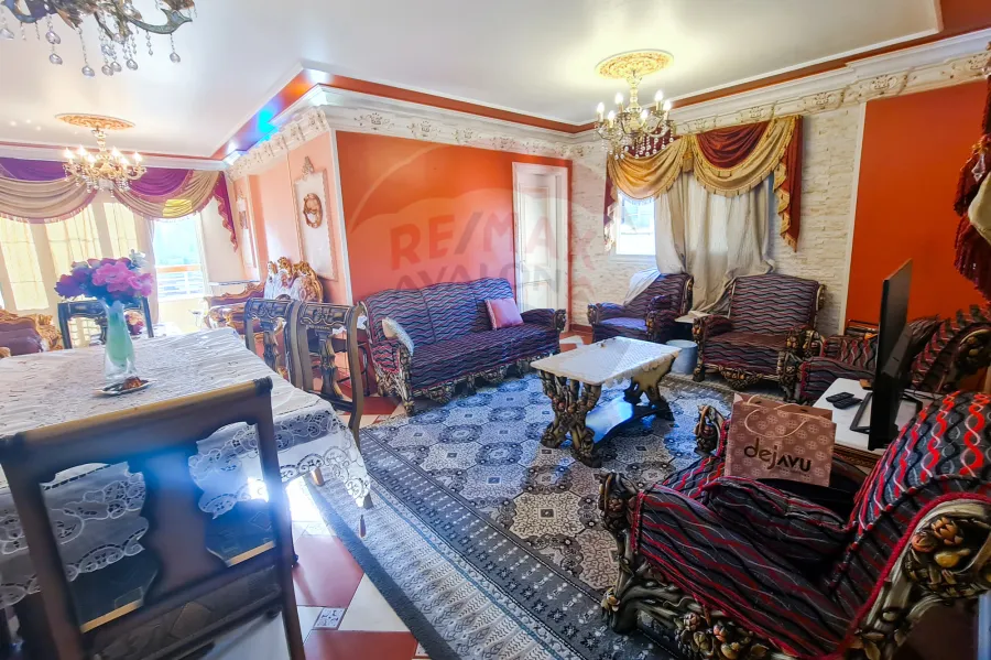 شقة للايجار 145 م كامب شيزار (خطوات من البحر)