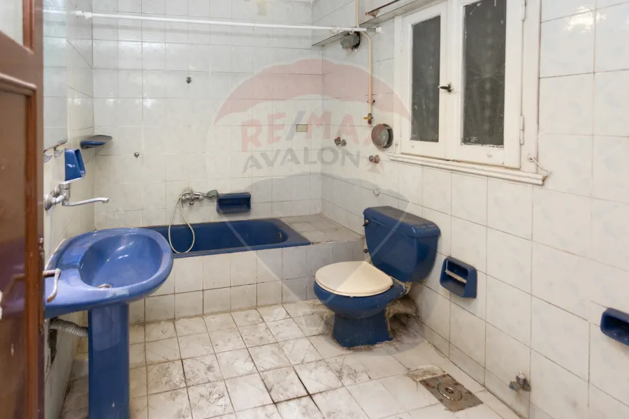 شقة للبيع 160 م ميامي (ش جمال عبد اناصر - امام الاكاديمية البحرية)