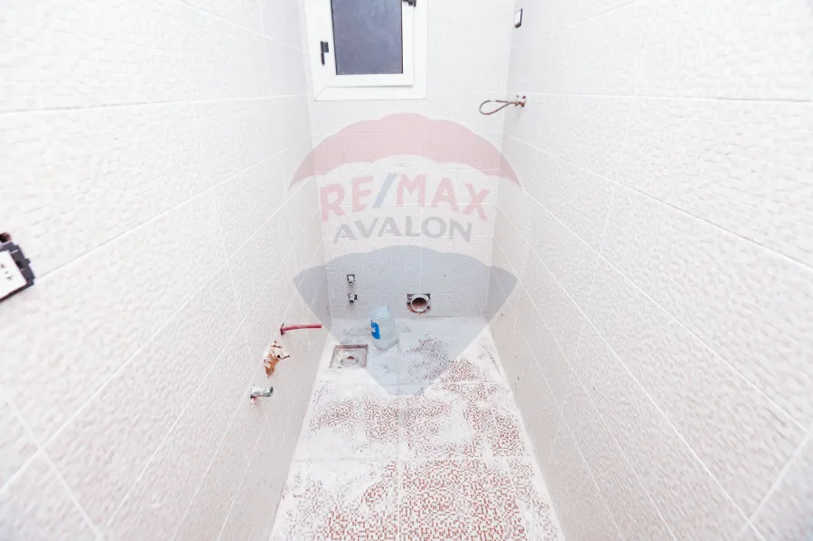 شقة للبيع 150 م المنتزة( ابراج الحلواني - رويال بلازا )