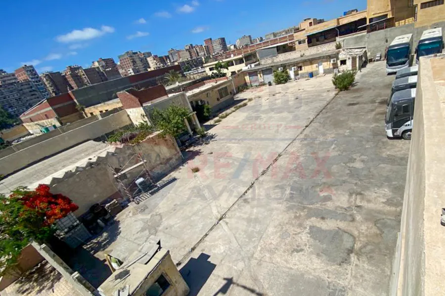 مساحة تجارية و إدارية للايجار  2000 م  محرم بك  (المنطقة الصناعية)