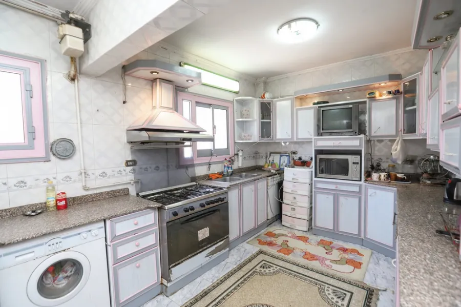 Apartment For Sale 185m Fleming ( El-Fath St. Directly on Tram Station)