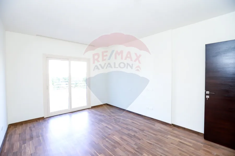 standalon Villa for Sale 418 m King Marriott (jiwar Compound)