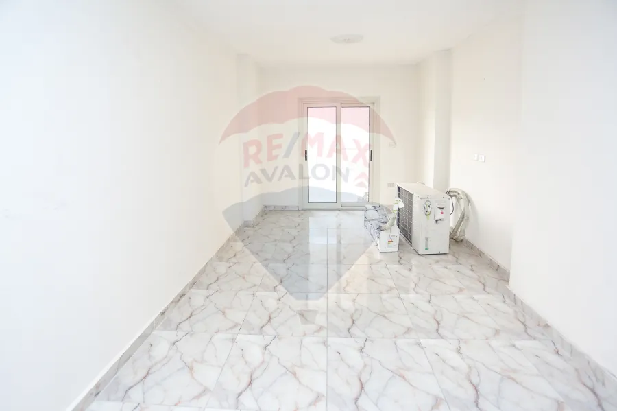 شقة للبيع 90 م سيدي جابر( ش المشير - خطوات من الترام )