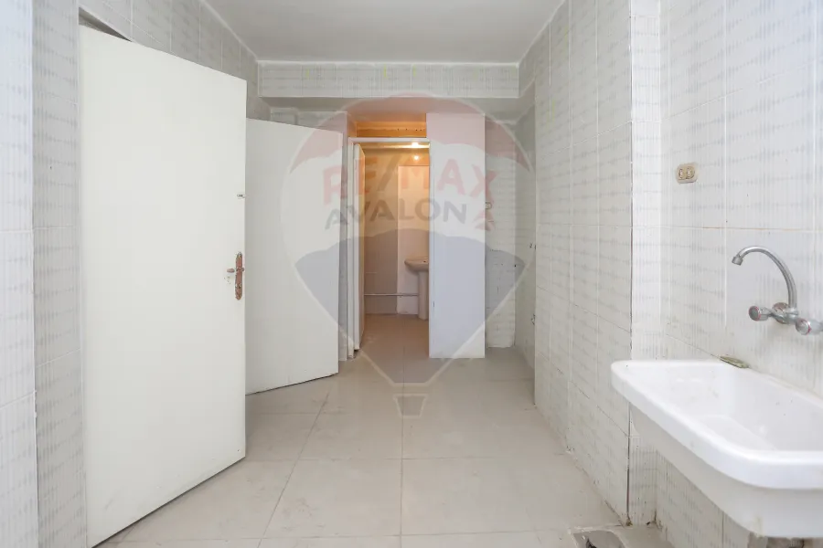 Administrative unit for rent 1,200 m ELMatar (Nozha Airport Road)