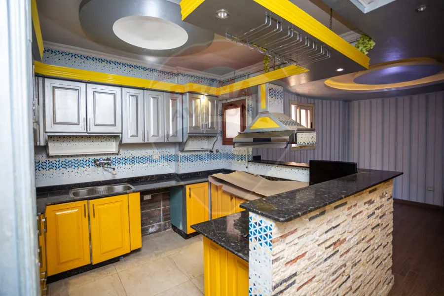 شقة للبيع 217 م سابا باشا (خطوات من ش ابو قير)