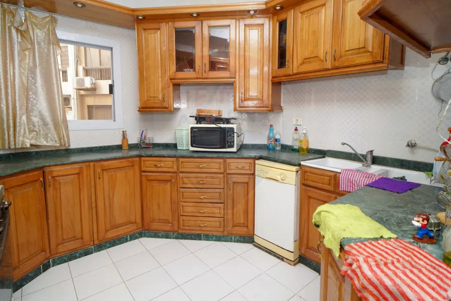 شقة للبيع 220 م المعمورة الشاطئ (عمارات امن الدوله)