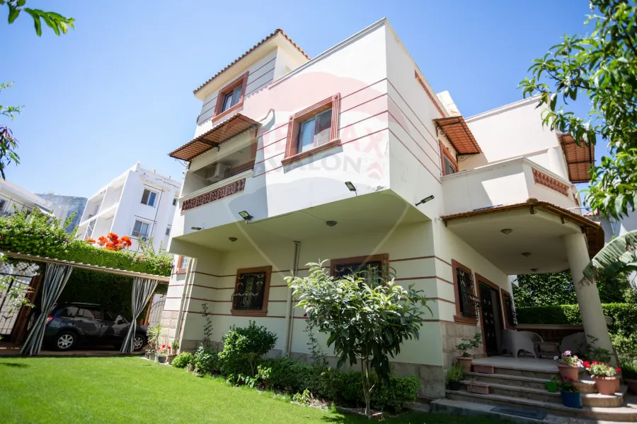 Villa for sale 610 m King mariout (Lakeside Paradise compound)