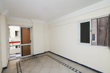 شقة للبيع 140 م ميامي (علي البحر مباشرة - خطوات من ش 45)