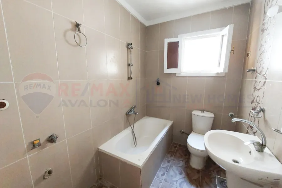 شقة للإيجار 105 م رشدي (على الترام مباشرة)