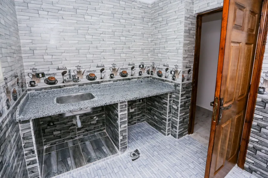 شقة مسجلة شهر عقاري للبيع 135م - جليم (ش ابو قير مباشرة)