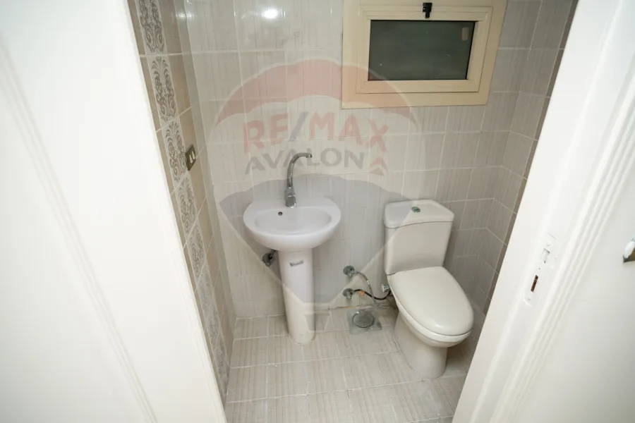 شقة للبيع 232 م كفر عبده (ش سكينة بنت الحسين)