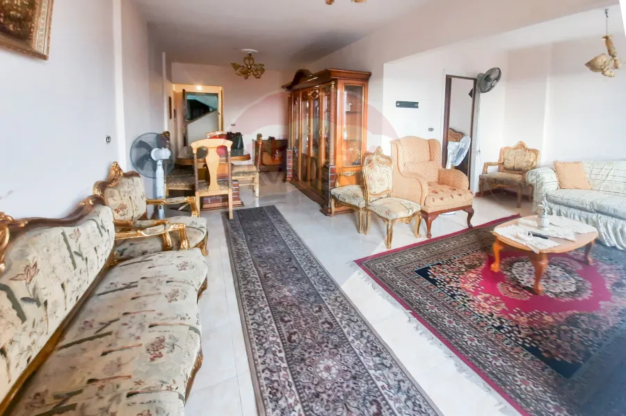 شقة للايجار 105 م رشدي (علي الترام مباشرة - خطوات من ش سوريا)