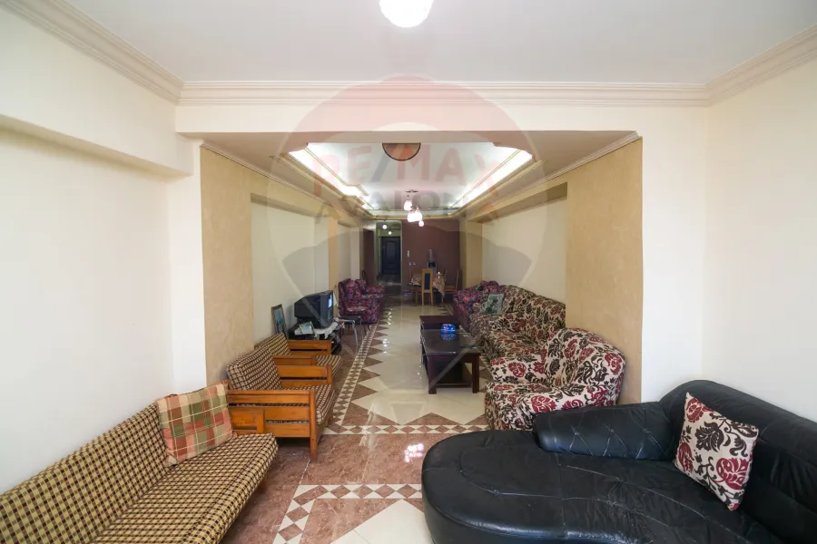 Apartment for sale 250 m Camp Chezar (directly on the sea)