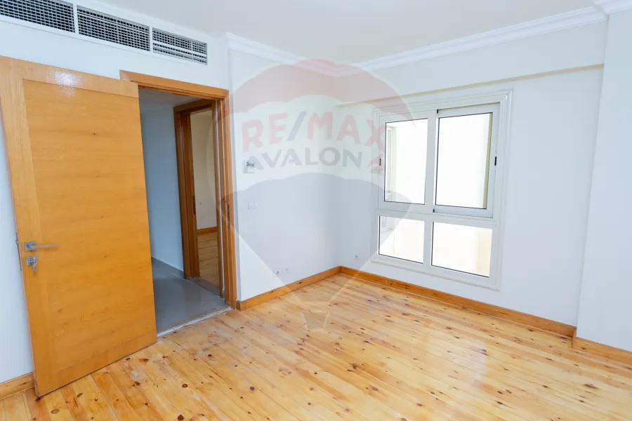 شقة للبيع 271 م سموحة (ش البرت الاول)