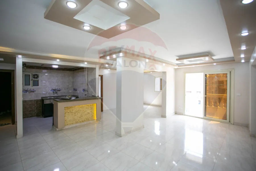 شقة للبيع 160 م ميامي (متفرع من ش جمال عبد الناصر)