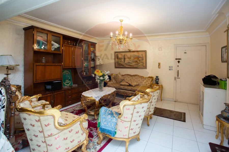 شقة للبيع 170 م سابا باشا (على الترام مباشرة)