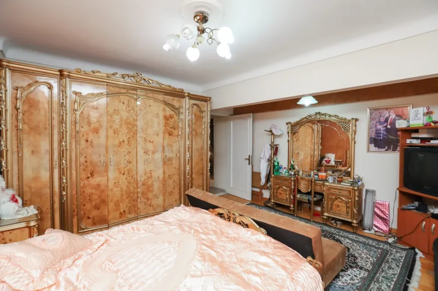 Apartment For Sale 185m Fleming ( El-Fath St. Directly on Tram Station)