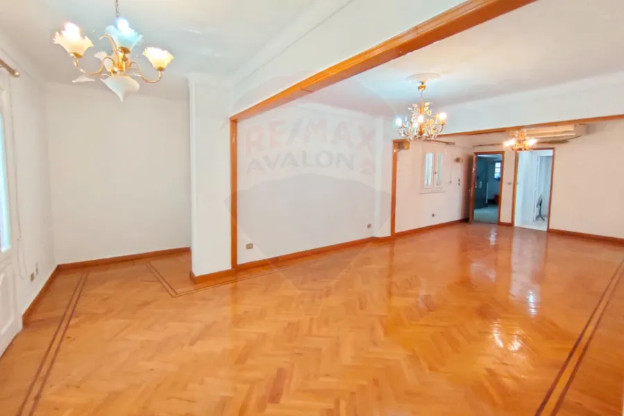 شقة للإيجار 150 م  ثروت (خطوات من ش ابوقير)