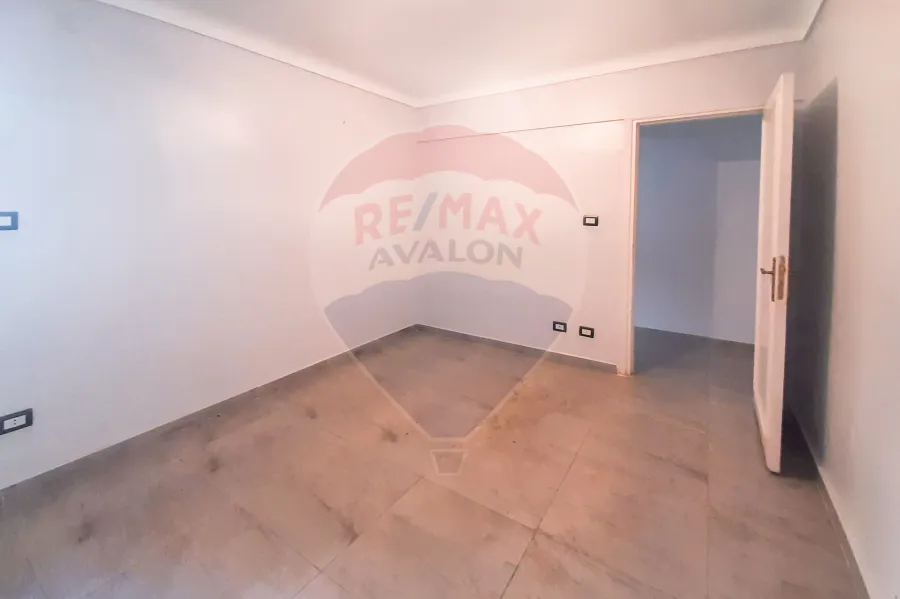 مقر إداري للايجار 120 م جناكليس ( شارع ابوقير )