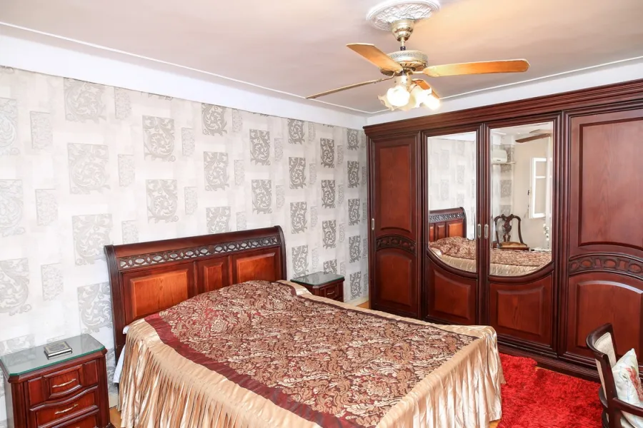 شقة للبيع 175م ثروت (ش عبد الحميد الديب)