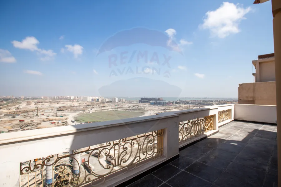 شقة للبيع 360 م + 360 م رووف ملكية خاصة سموحة (كومباوند حدائق اللوتس - ش الهيلتون )